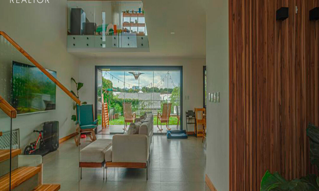 Se alquila hermosa casa totalmente amueblada y equipada ubicada en Condominio Francosta en Ulloa de Heredia. (3)
