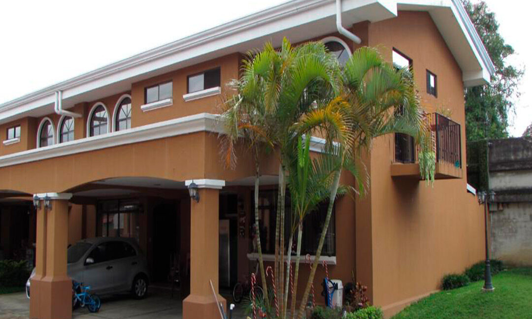 Se vende casa en condominio ubicada en San Vicente de Moravia, Hacienda Cecilia. (6)